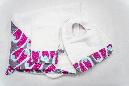 Kit bébé | Cadeau de naissance | Sortie de bain, Bavoir et gant de toilette en pagne wax